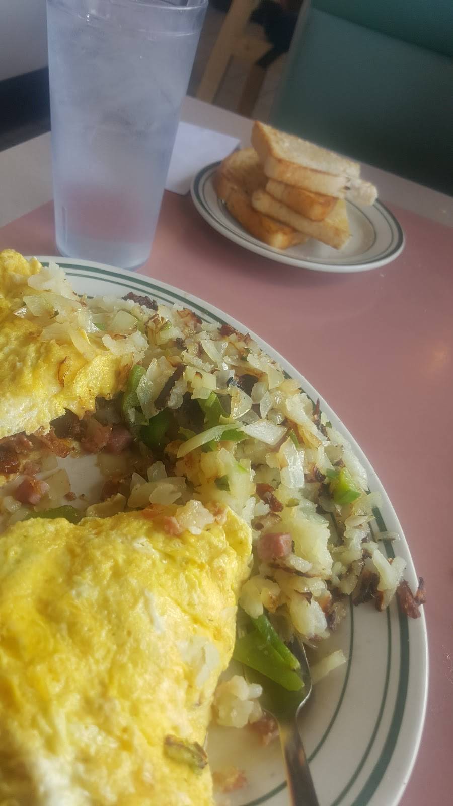 Golden Greek | restaurant | 180 N Groesbeck Hwy, Mt Clemens, MI 48043, USA | 5864638788 OR +1 586-463-8788