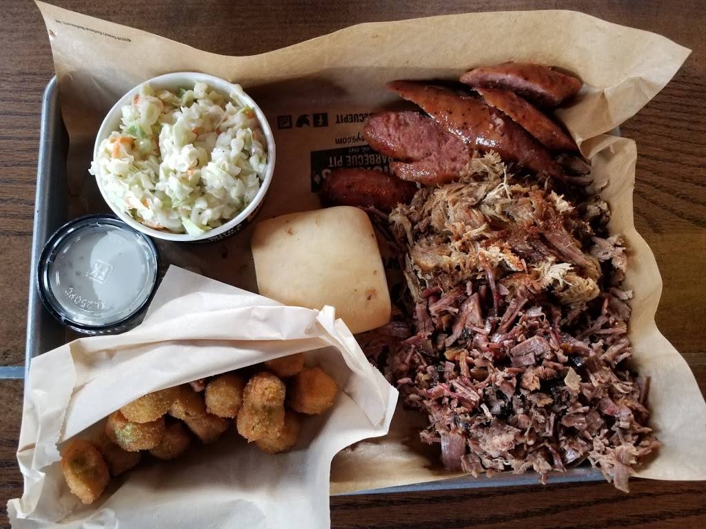 Dickeys Barbecue Pit | restaurant | 1725 Northpark Blvd W, San Bernardino, CA 92407, USA | 9094737393 OR +1 909-473-7393