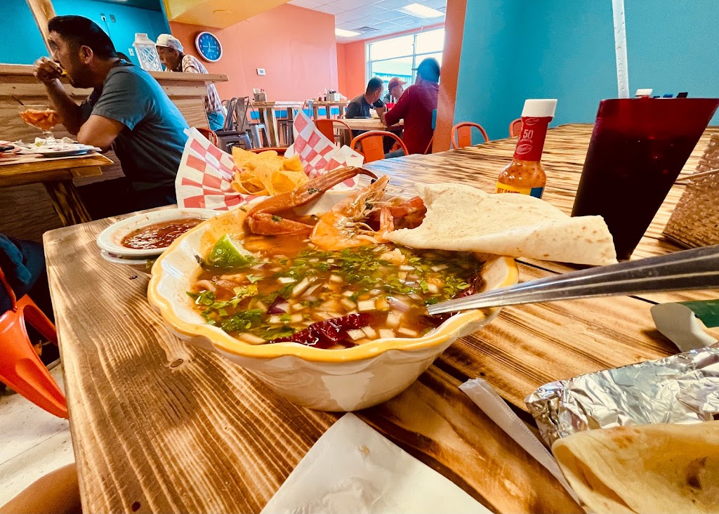 La Marina Seafood & Bar | restaurant | 2100 S 9th St J, Salina, KS 67401, USA | 7858332092 OR +1 785-833-2092