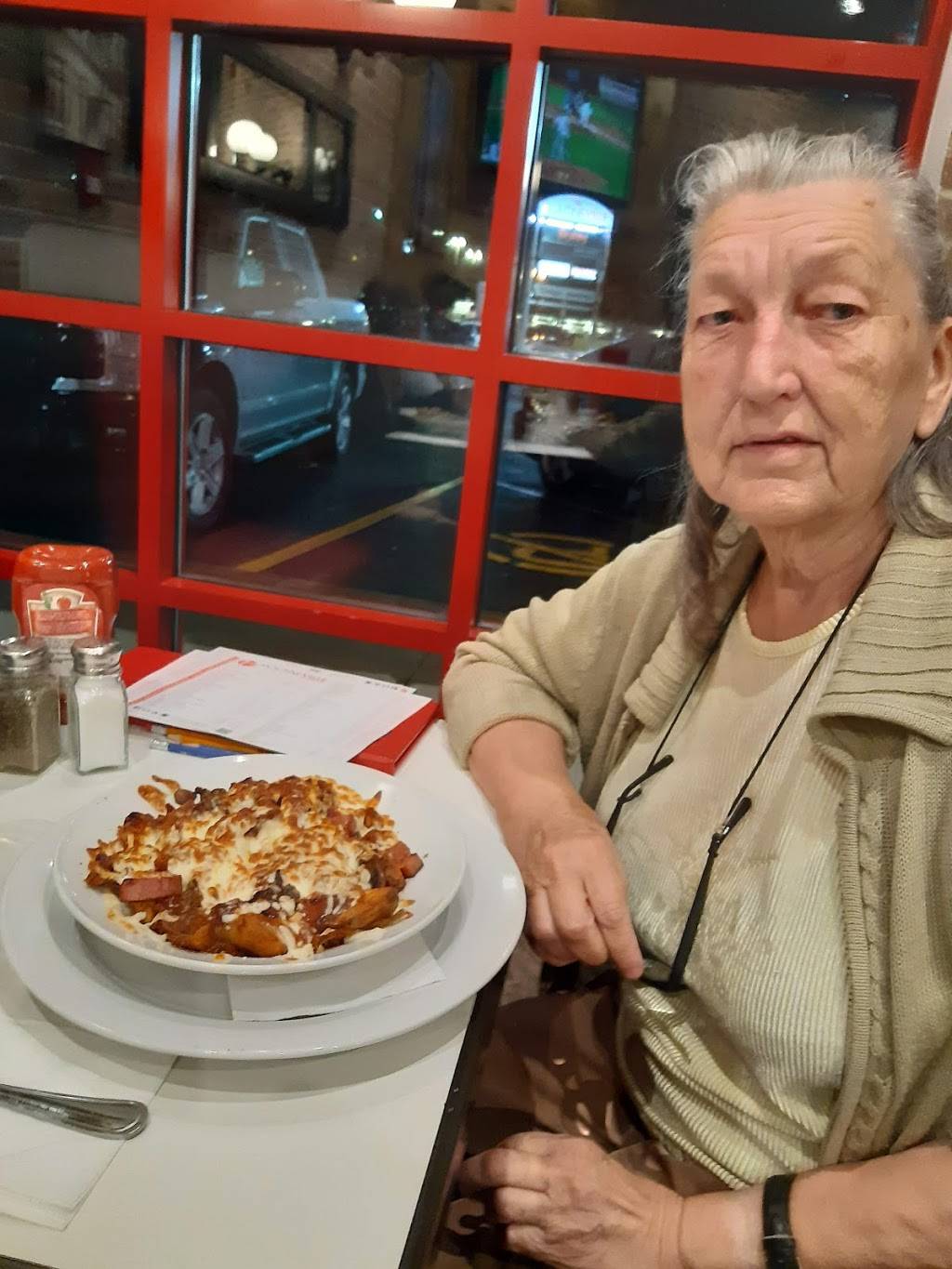 Poutineville | restaurant | 511 Boulevard Antoine-Séguin, Saint-Eustache, QC J7P 0E1, Canada | 4509749040 OR +1 450-974-9040