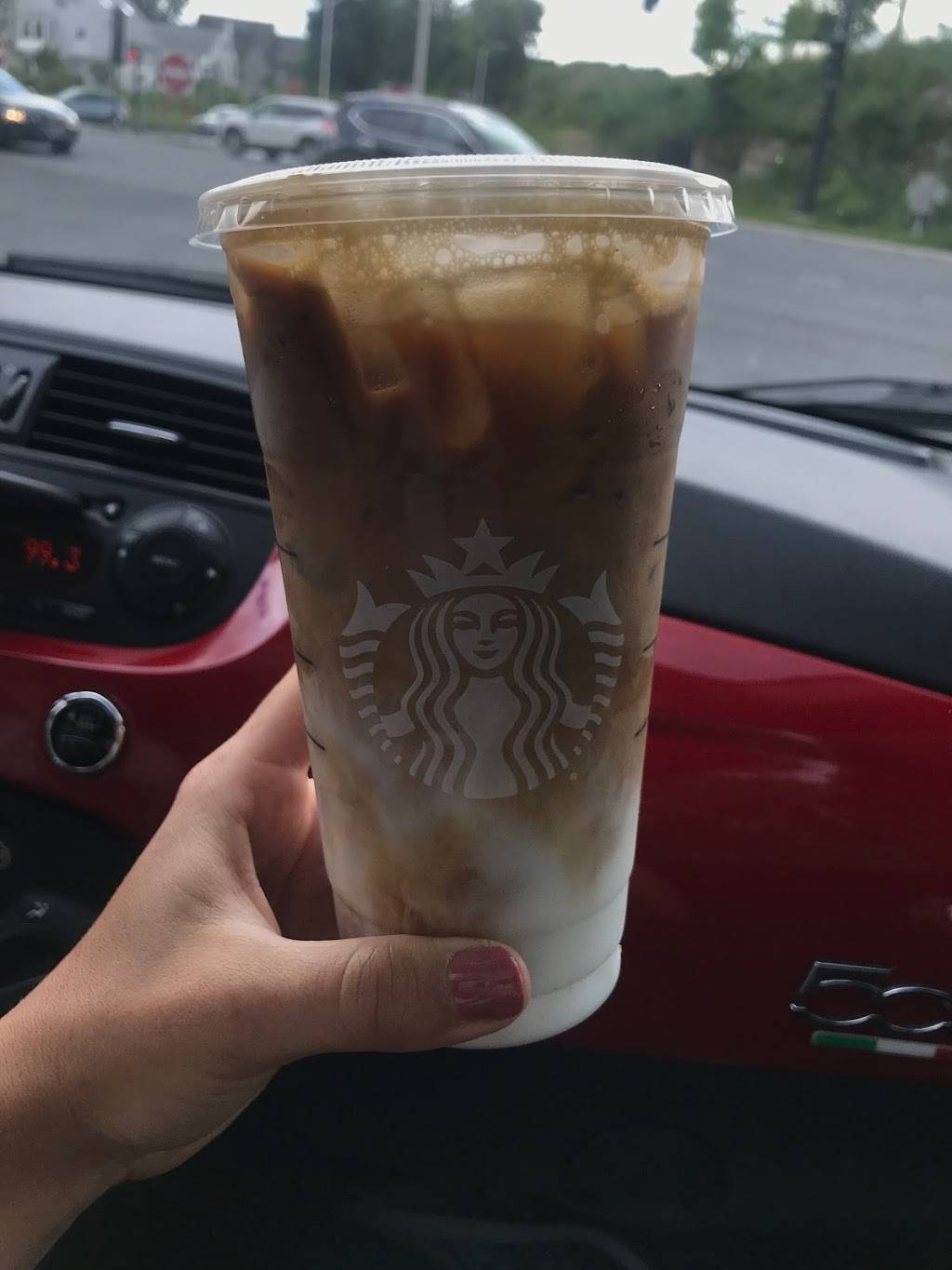 Starbucks | cafe | 109 North St, Danbury, CT 06811, USA | 4752895970 OR +1 475-289-5970