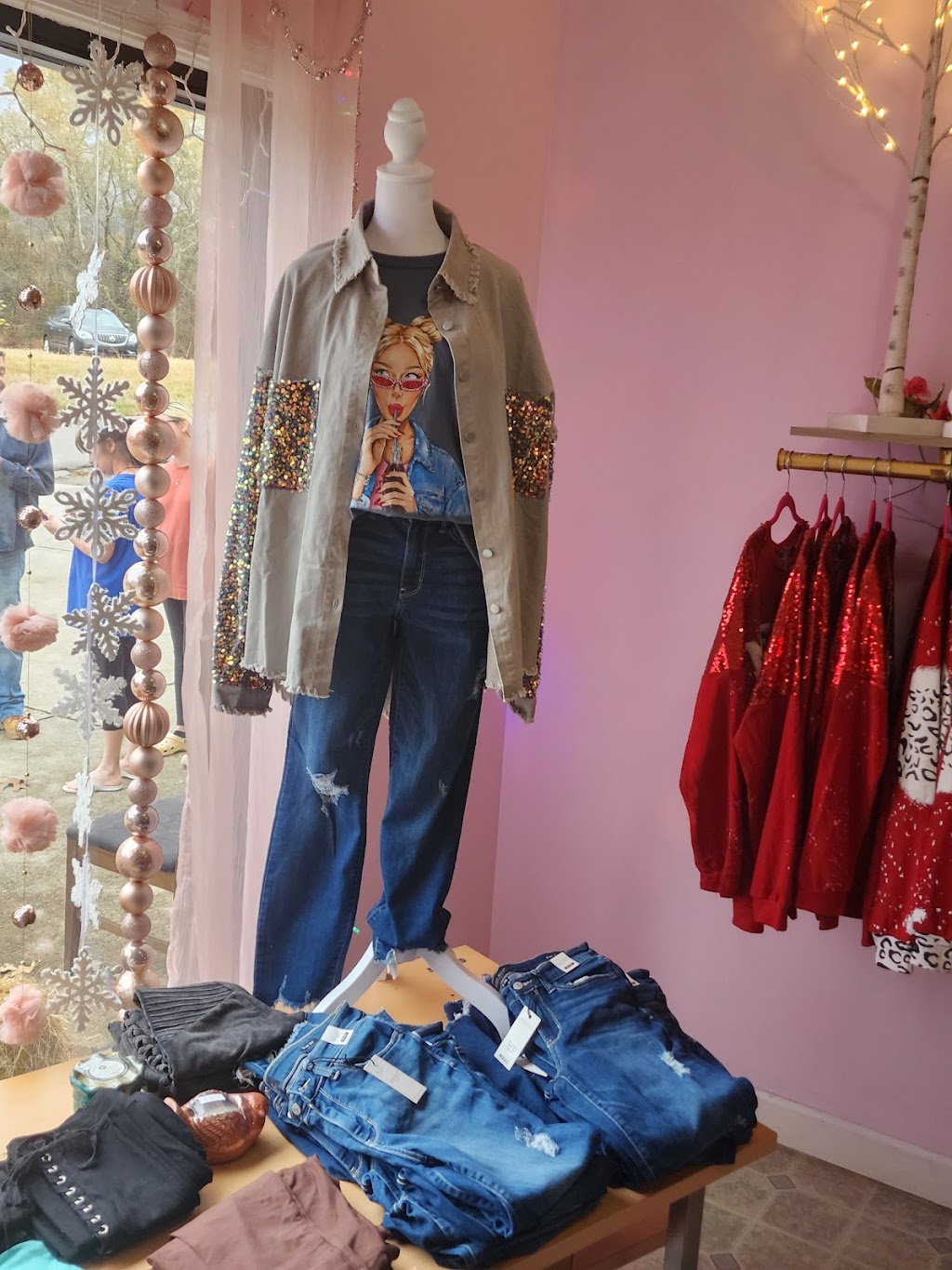 Bombshell Bessie Boutique and Coffee House | cafe | 957 US-79, Dover, TN 37058, USA | 9313053336 OR +1 931-305-3336