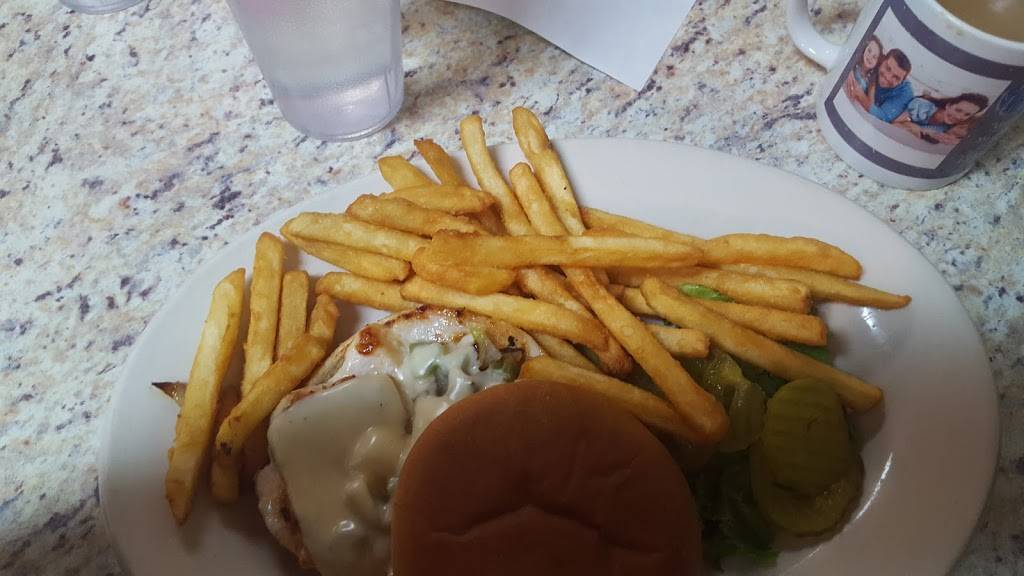 Frontier Family Restaurant | restaurant | 112 N Iowa Ave, Washington, IA 52353, USA | 3196536539 OR +1 319-653-6539