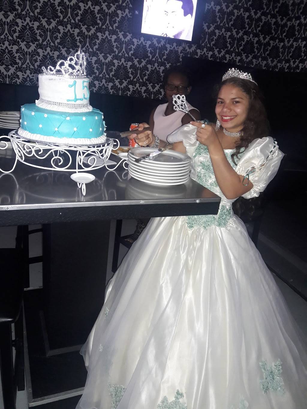 Damera Ethiopian-Eritrean Entertainment, Food and Lounge | restaurant | 3200 Monroe Rd, Charlotte, NC 28205, USA | 7043767147 OR +1 704-376-7147