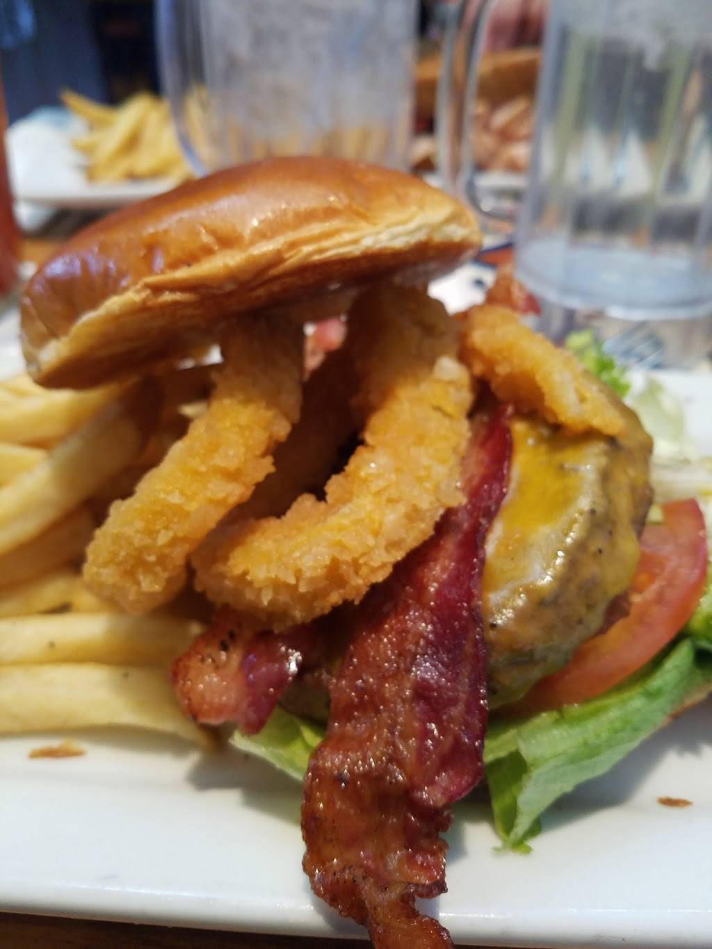 Chilis Grill & Bar | meal takeaway | Bld 6, Field Term #1, Chicago, IL 60666, USA | 7733777800 OR +1 773-377-7800