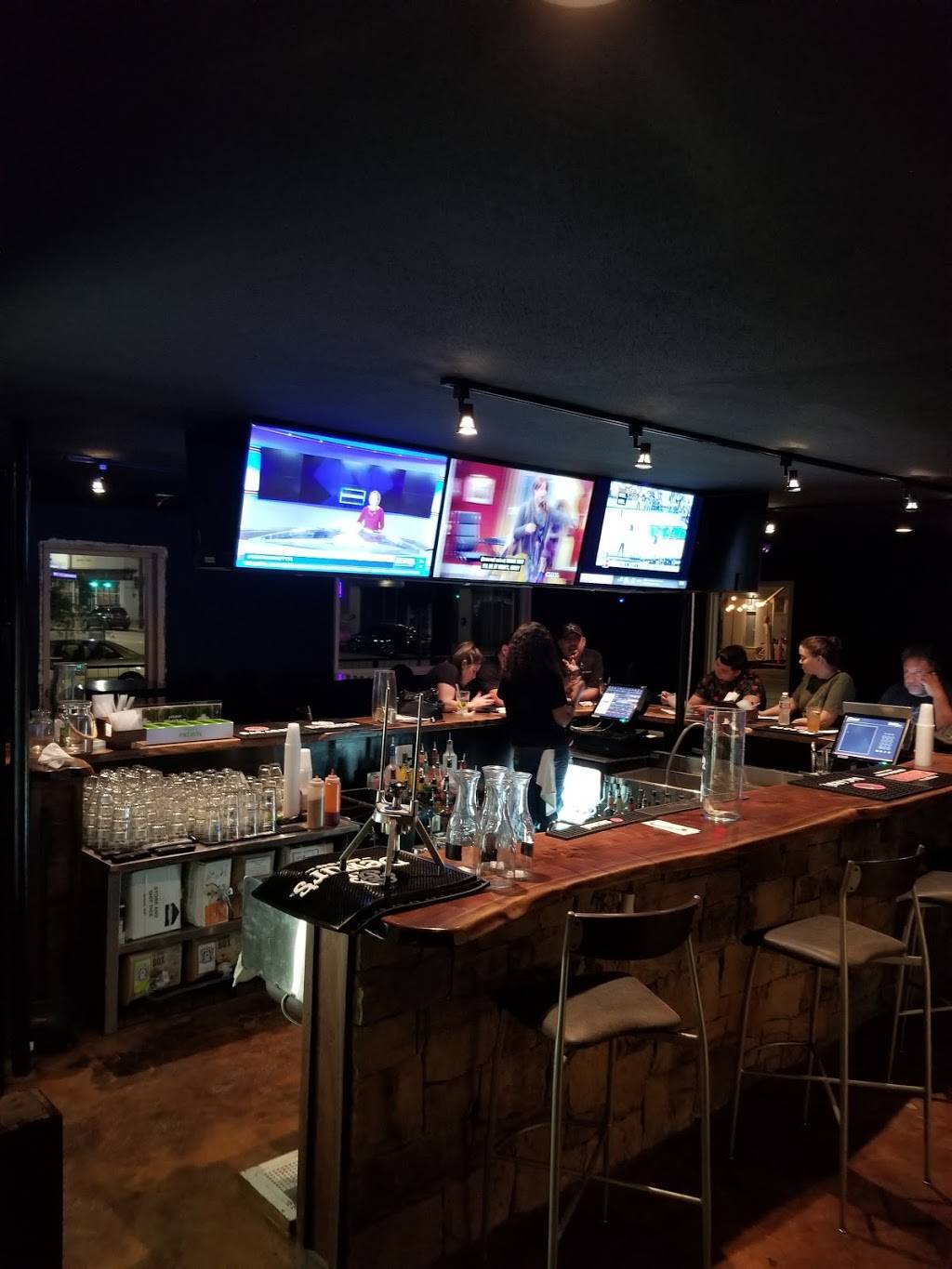 Bentleys Beer Garden | restaurant | 802 N Alamo St, San Antonio, TX 78215, USA | 2109809401 OR +1 210-980-9401