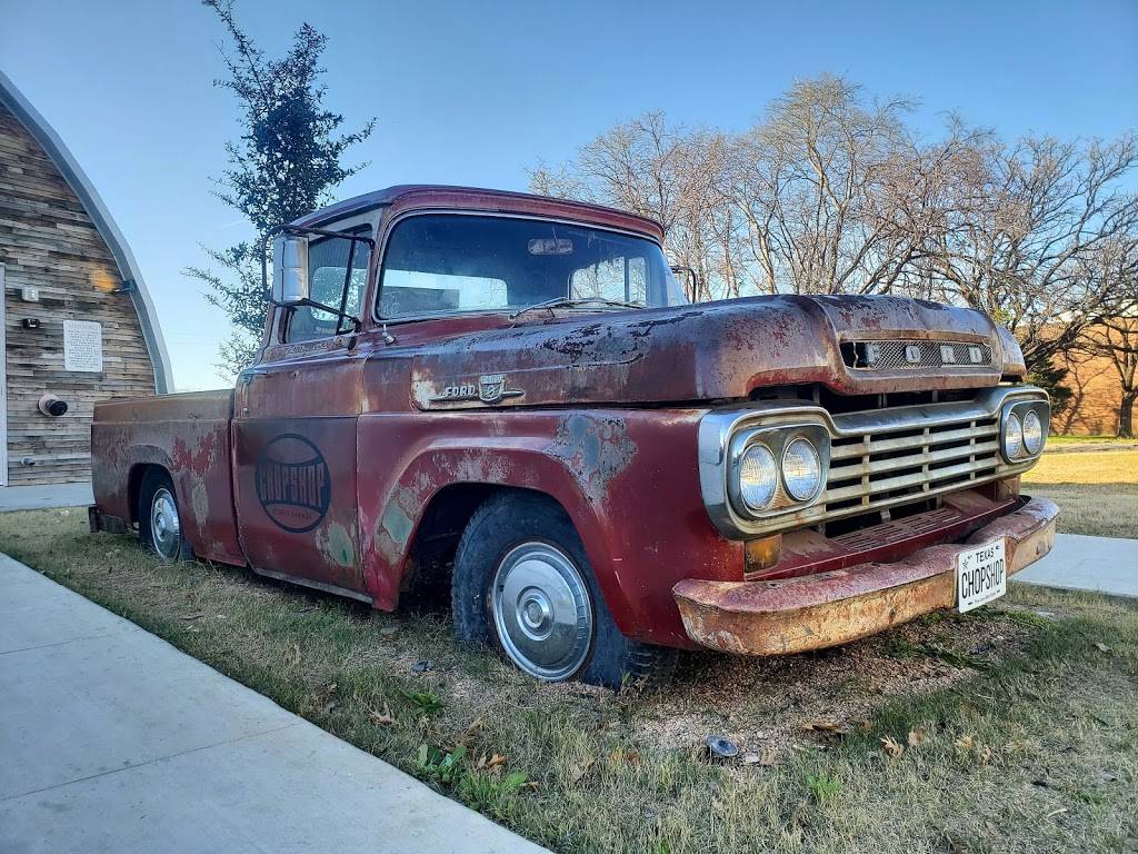 Roanoke ChopShop Live | restaurant | 309 S Oak St, Roanoke, TX 76262, USA | 8174028677 OR +1 817-402-8677