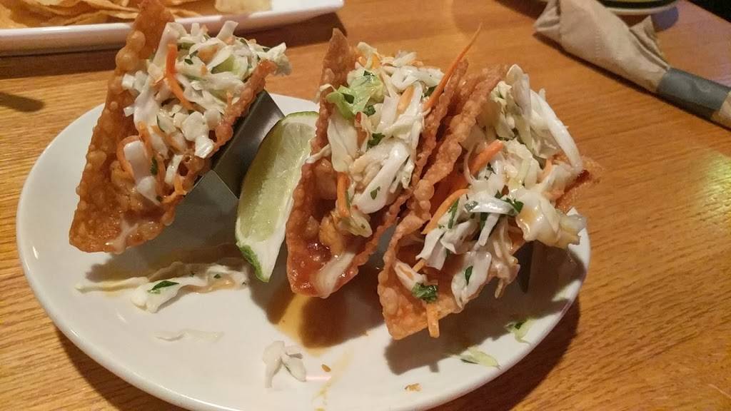 Applebees Grill + Bar | restaurant | 1675 E Riverside Blvd, Rockford, IL 61114, USA | 8156548339 OR +1 815-654-8339