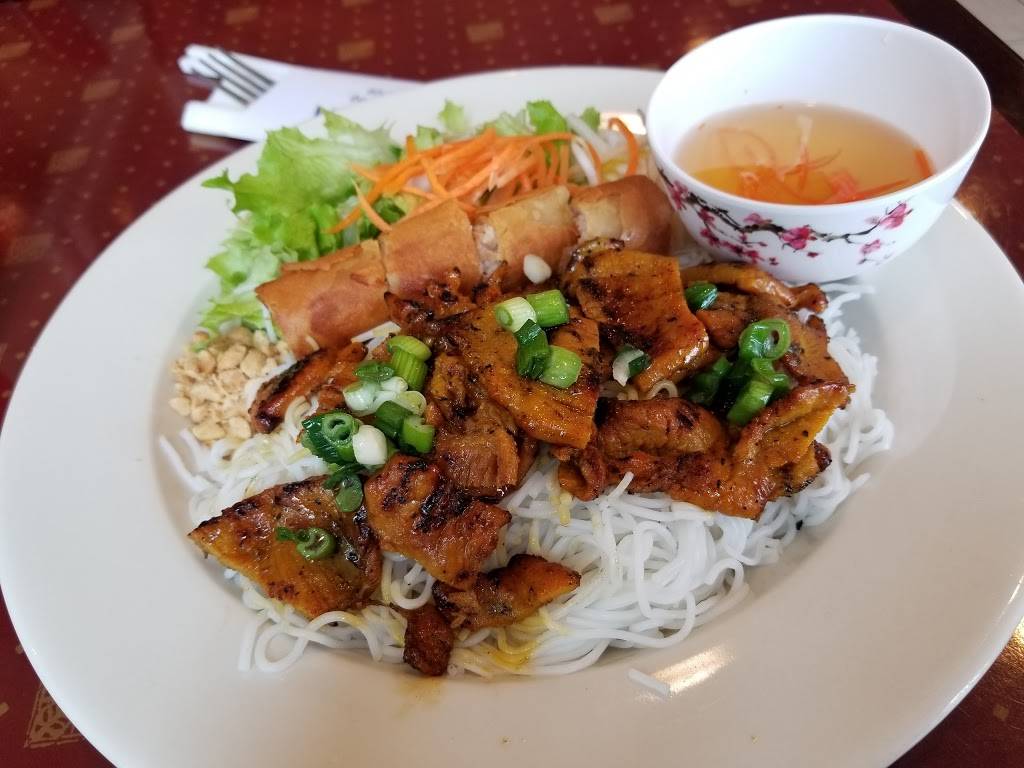 Pho Sapa | restaurant | 9983 Sowder Village Square, Manassas, VA 20109, USA | 7033301222 OR +1 703-330-1222