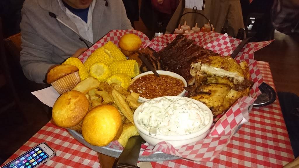 Famous Daves Bar-B-Que | restaurant | 43350 Crescent Blvd, Novi, MI 48375, USA | 2487351111 OR +1 248-735-1111
