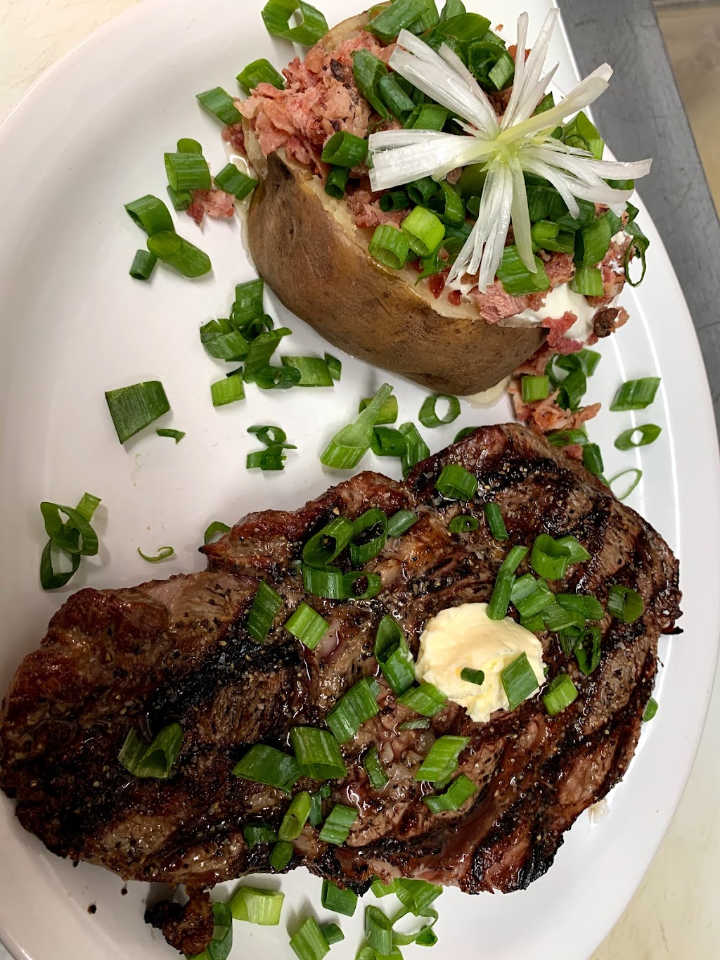 Salmon River Inn Pizza Sandwich Restaurant | restaurant | 106 Main St Suite C, Riggins, ID 83549, USA | 2086283111 OR +1 208-628-3111