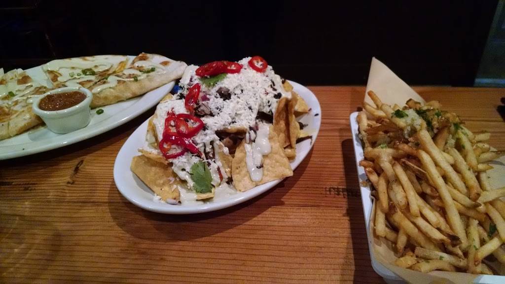 Field House | American Sports Pub | restaurant | 1310 Fulton Ave Suite D, Sacramento, CA 95825, USA | 9164871045 OR +1 916-487-1045