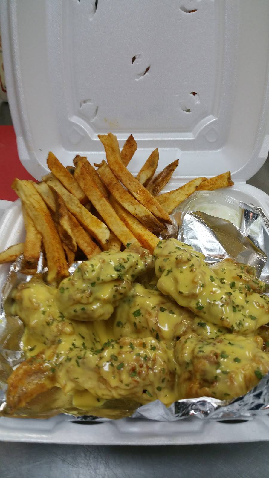 Ts Place | restaurant | 20005 Harvard Ave, Warrensville Heights, OH 44122, USA | 2168600411 OR +1 216-860-0411