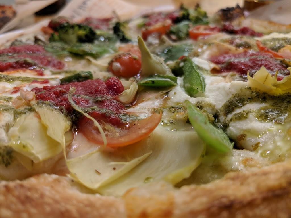 Blaze Pizza | meal takeaway | 5712 W Touhy Ave, Niles, IL 60714, USA | 8472649262 OR +1 847-264-9262