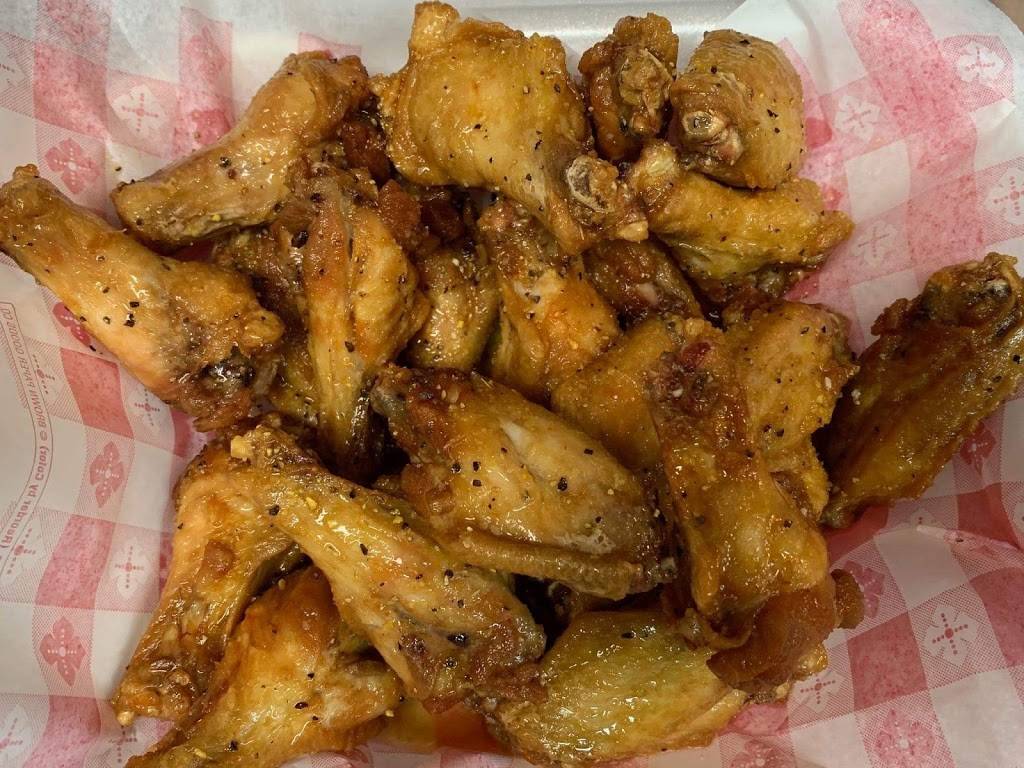 Wing Master | restaurant | 3125 N University St, Peoria, IL 61604, USA | 3096431388 OR +1 309-643-1388