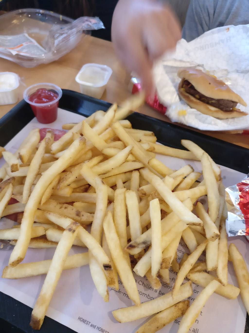 Wendys | restaurant | 1575 N Victory Pl, Burbank, CA 91502, USA | 8187298320 OR +1 818-729-8320