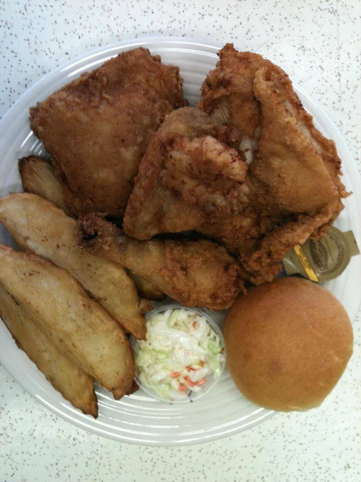 Broasted Chicken Royale | restaurant | 5930 W Lawrence Ave, Chicago, IL 60630, USA | 7732825595 OR +1 773-282-5595