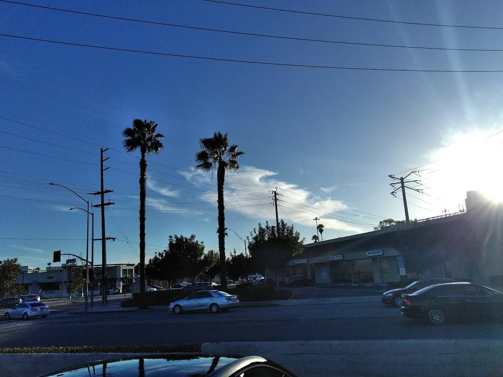 Ralphs Circle Center | shopping mall | 1900 N Lakewood Blvd, Long Beach, CA 90815, USA | 2135532200 OR +1 213-553-2200