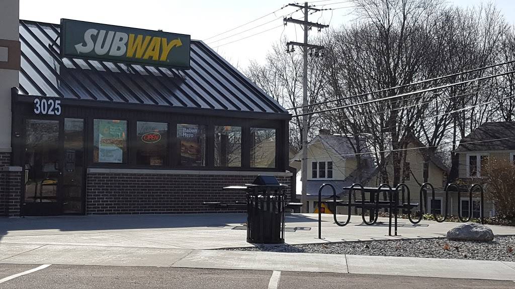 Subway | restaurant | 3025 Oakland Dr, Kalamazoo, MI 49008, USA | 2693447175 OR +1 269-344-7175