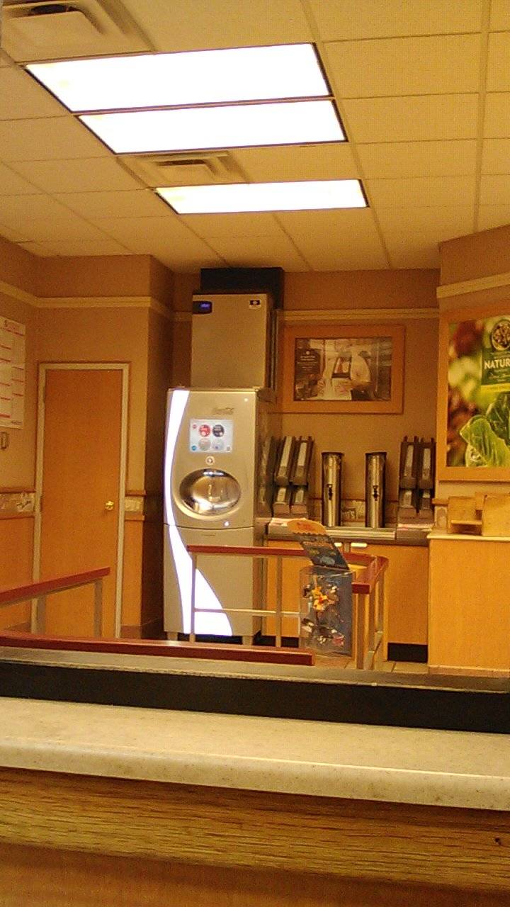 Wendys | restaurant | 170 E Bowen St, Logan, OH 43138, USA | 7403854894 OR +1 740-385-4894