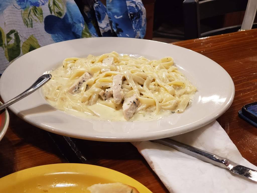 Lira Italian Restaurant | restaurant | 901 W Morton Ave, Jacksonville, IL 62650, USA | 2172430029 OR +1 217-243-0029