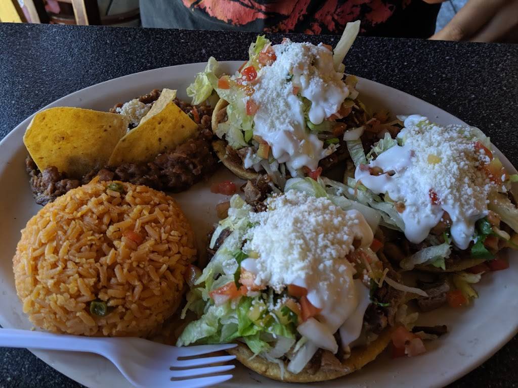 Carnitas y Mariscos Las Morelianas | restaurant | 2822 Imperial Ave, San Diego, CA 92102, USA | 6192396284 OR +1 619-239-6284