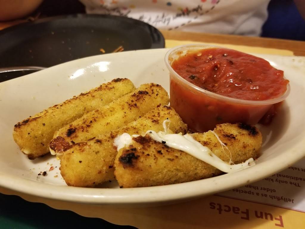 Monicals Pizza | restaurant | 322 Park Blvd, Chillicothe, IL 61523, USA | 3092746721 OR +1 309-274-6721