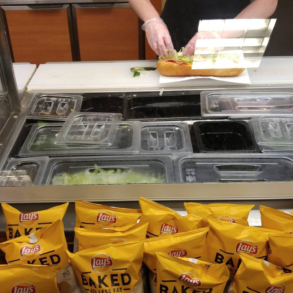 Subway | restaurant | 4304 Jeffers Rd, Eau Claire, WI 54703, USA | 7158338801 OR +1 715-833-8801