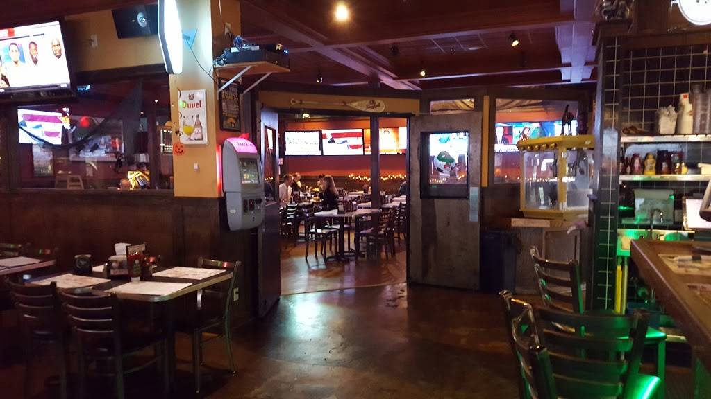 Winking Lizard Tavern | restaurant | 6111 Quarry Ln, Independence, OH 44131, USA | 2165242226 OR +1 216-524-2226