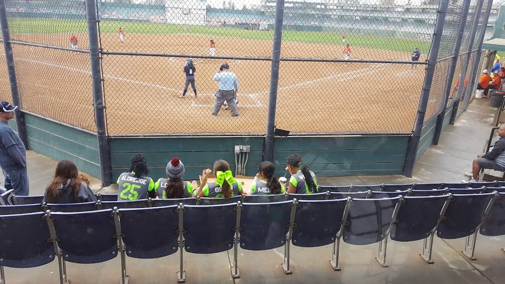 Big League Dreams | restaurant | 10550 Cantu-Galleano Ranch Rd, Mira Loma, CA 91752, USA | 9516856900 OR +1 951-685-6900