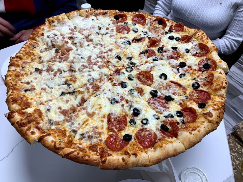 Sakhos Pizzeria | restaurant | 2405 Dougall Road Unit 2, Windsor, ON N8X 1T3, Canada | 5199155729 OR +1 519-915-5729