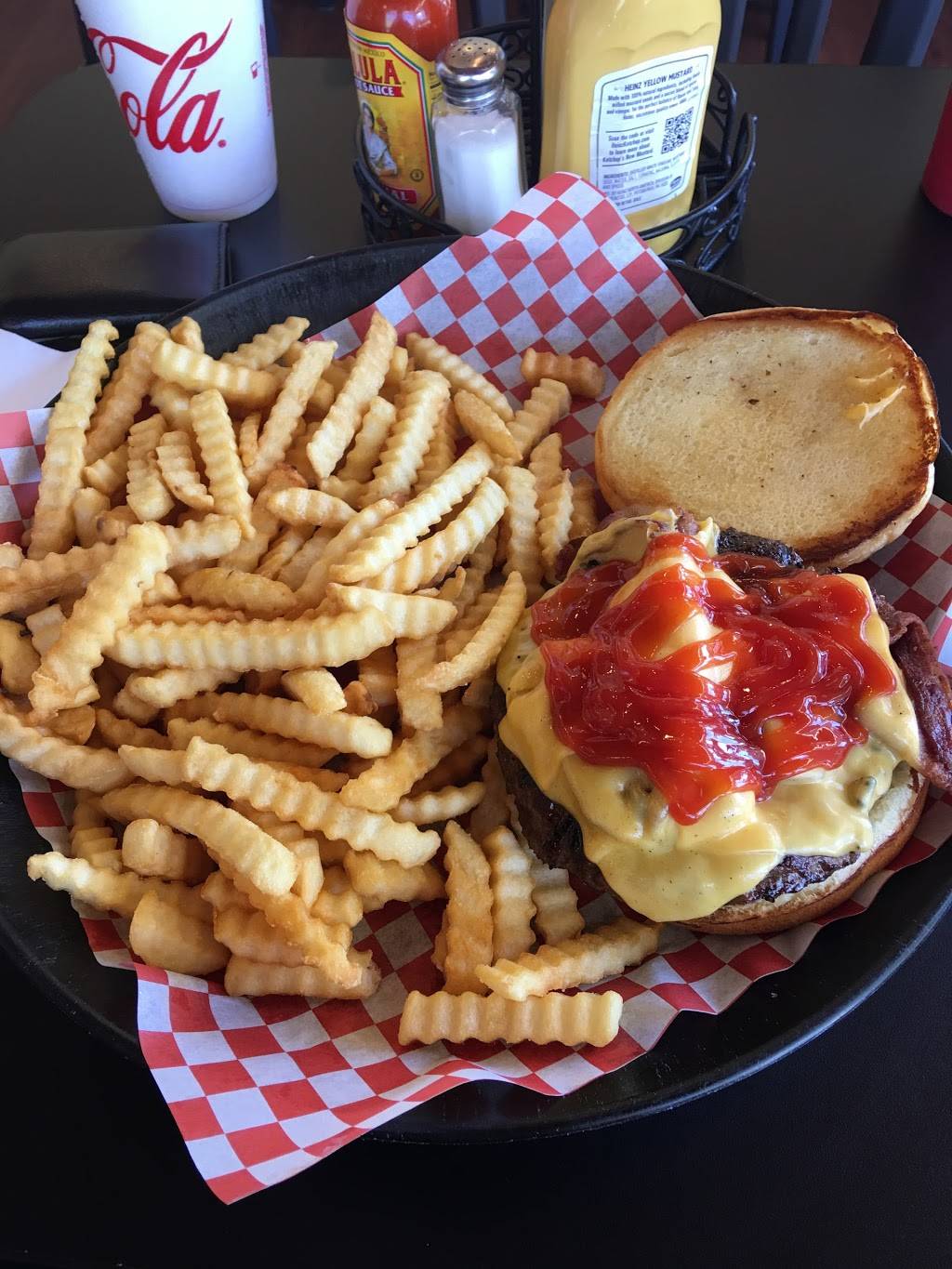 Corner Grill | restaurant | 137 W Main St, Genoa, IL 60135, USA | 8157842233 OR +1 815-784-2233