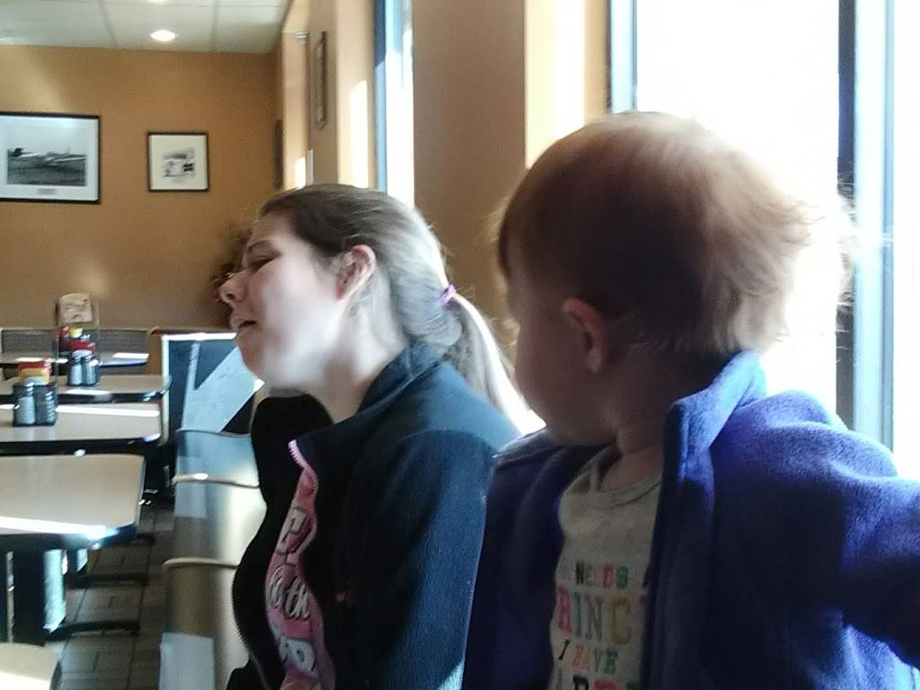 Dairy Queen Grill & Chill | restaurant | 945 N College St, Harrodsburg, KY 40330, USA | 8597340252 OR +1 859-734-0252