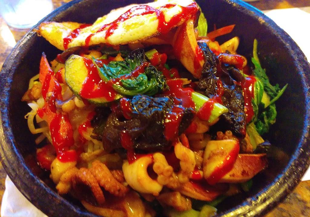 Garlic & Ginger | restaurant | 5847 SW 75th St #109, Gainesville, FL 32608, USA | 3523715911 OR +1 352-371-5911