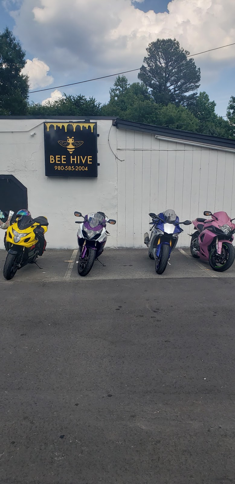 Bee Hive | restaurant | 4410 Beatties Ford Rd, Charlotte, NC 28216, USA | 8034481198 OR +1 803-448-1198
