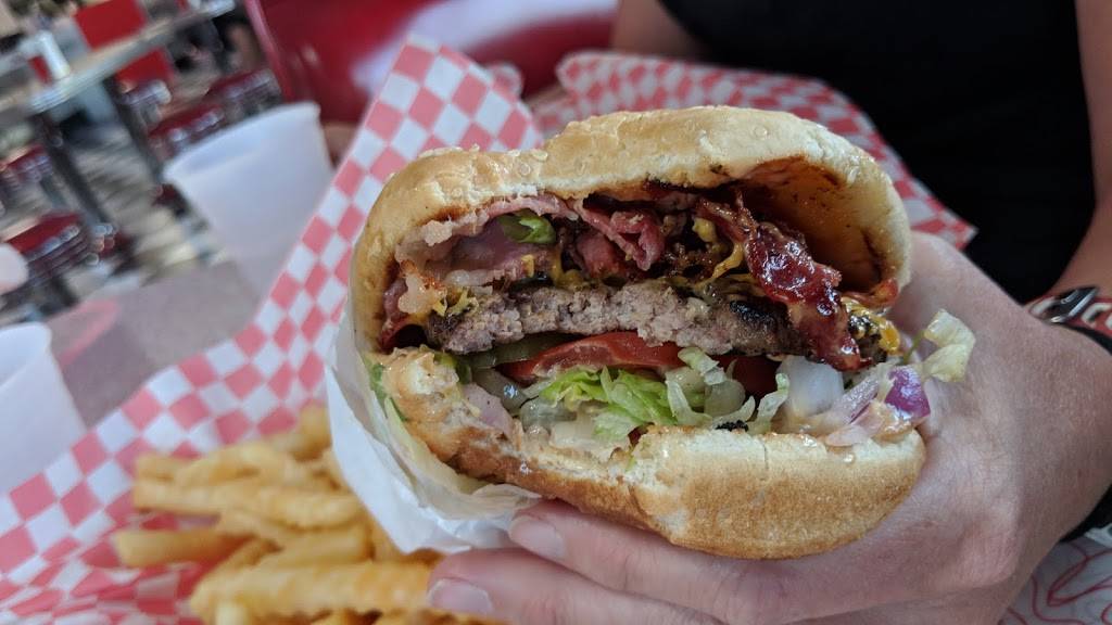 Triangle Drive In | restaurant | 240 W Shaw Ave, Clovis, CA 93612, USA | 5594723049 OR +1 559-472-3049