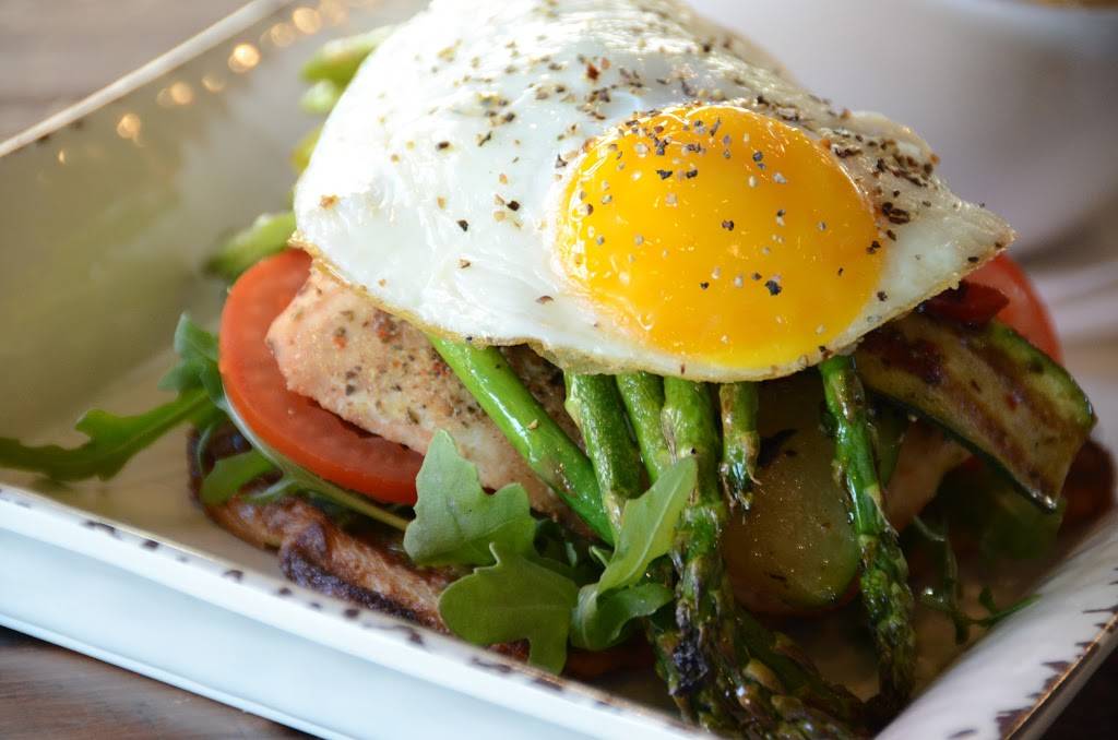 Blue Line Sports Pub | restaurant | 211 Elm St, Rockford, IL 61101, USA | 7794232125 OR +1 779-423-2125