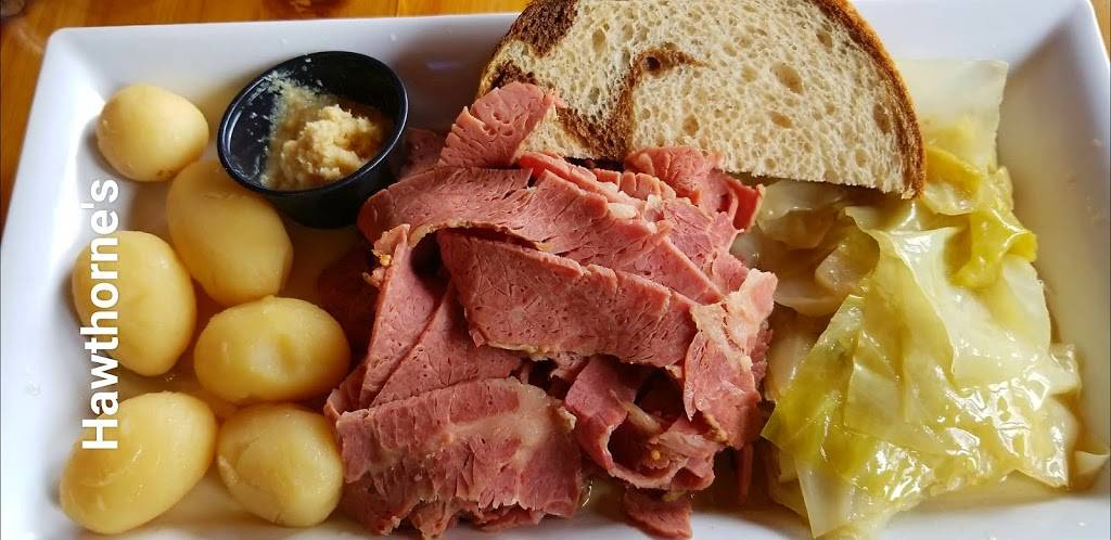 Hawthornes Backyard | restaurant | 1200 W Hawthorne Ln, West Chicago, IL 60185, USA | 6302936700 OR +1 630-293-6700