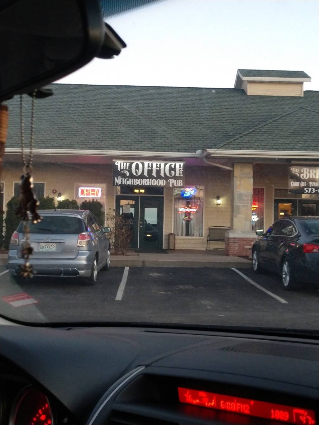 The Office Neighborhood Pub | restaurant | 4460 Horseshoe Bend Pkwy, Lake Ozark, MO 65049, USA | 5736931555 OR +1 573-693-1555