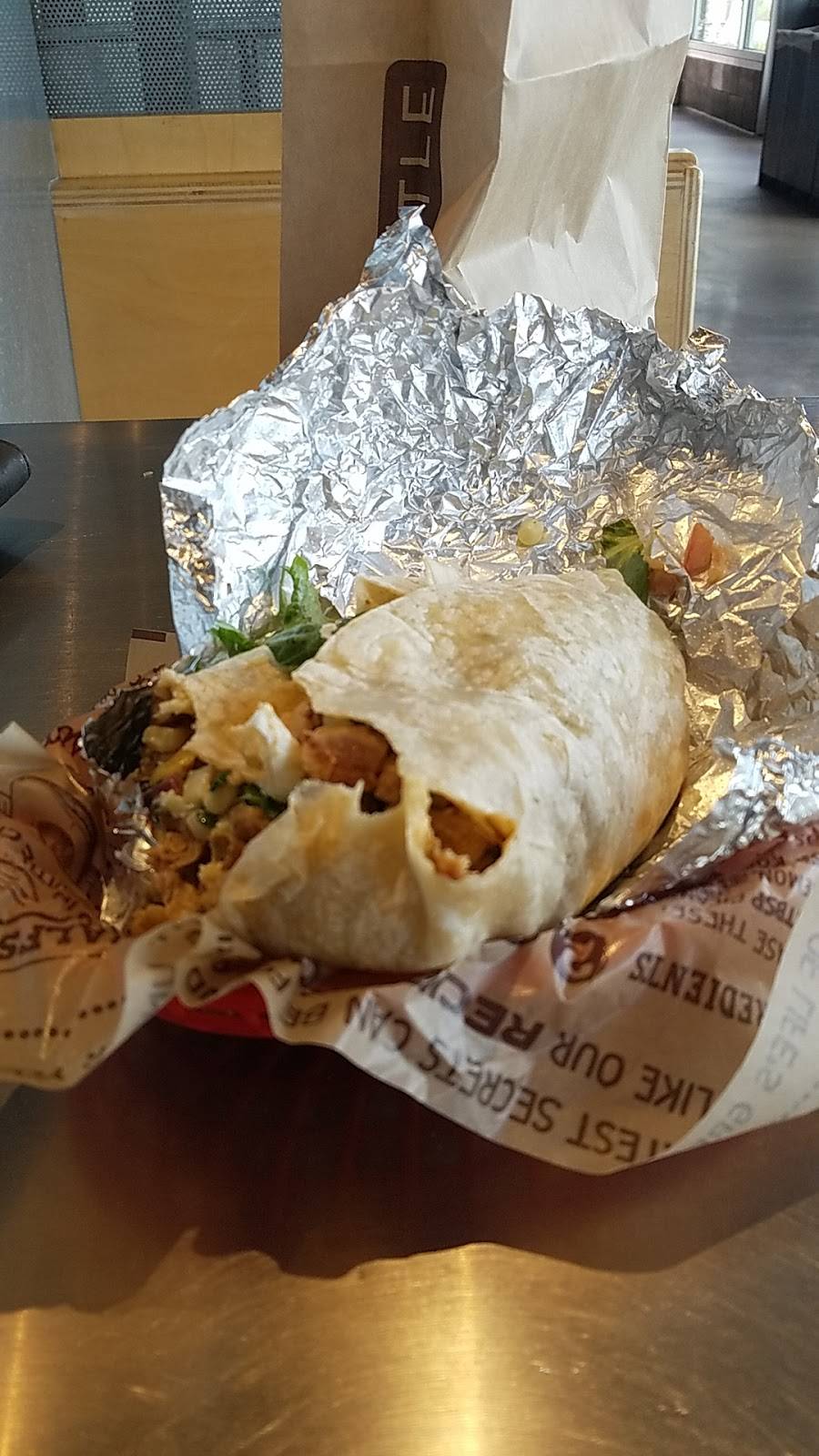 Chipotle Mexican Grill | restaurant | 3170 S Wadsworth Blvd, Lakewood, CO 80227, USA | 3039864424 OR +1 303-986-4424