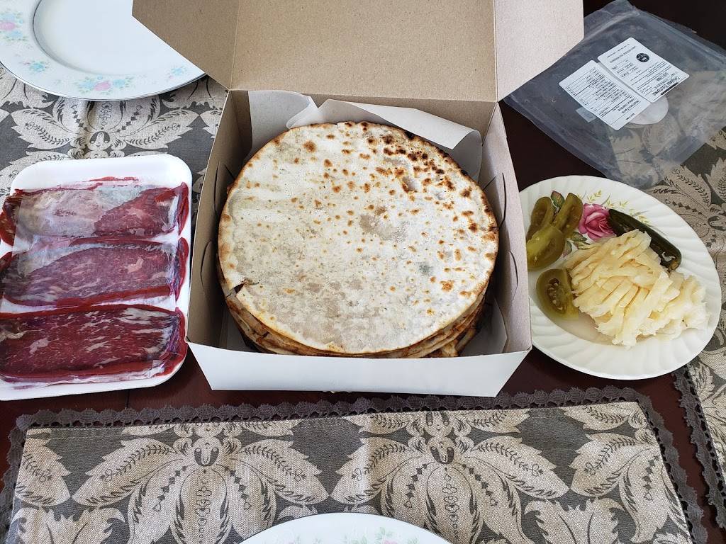 Lahmadjoune Chez Apo | restaurant | 420 Rue Faillon E, Montréal, QC H2R 1L4, Canada | 5142701076 OR +1 514-270-1076