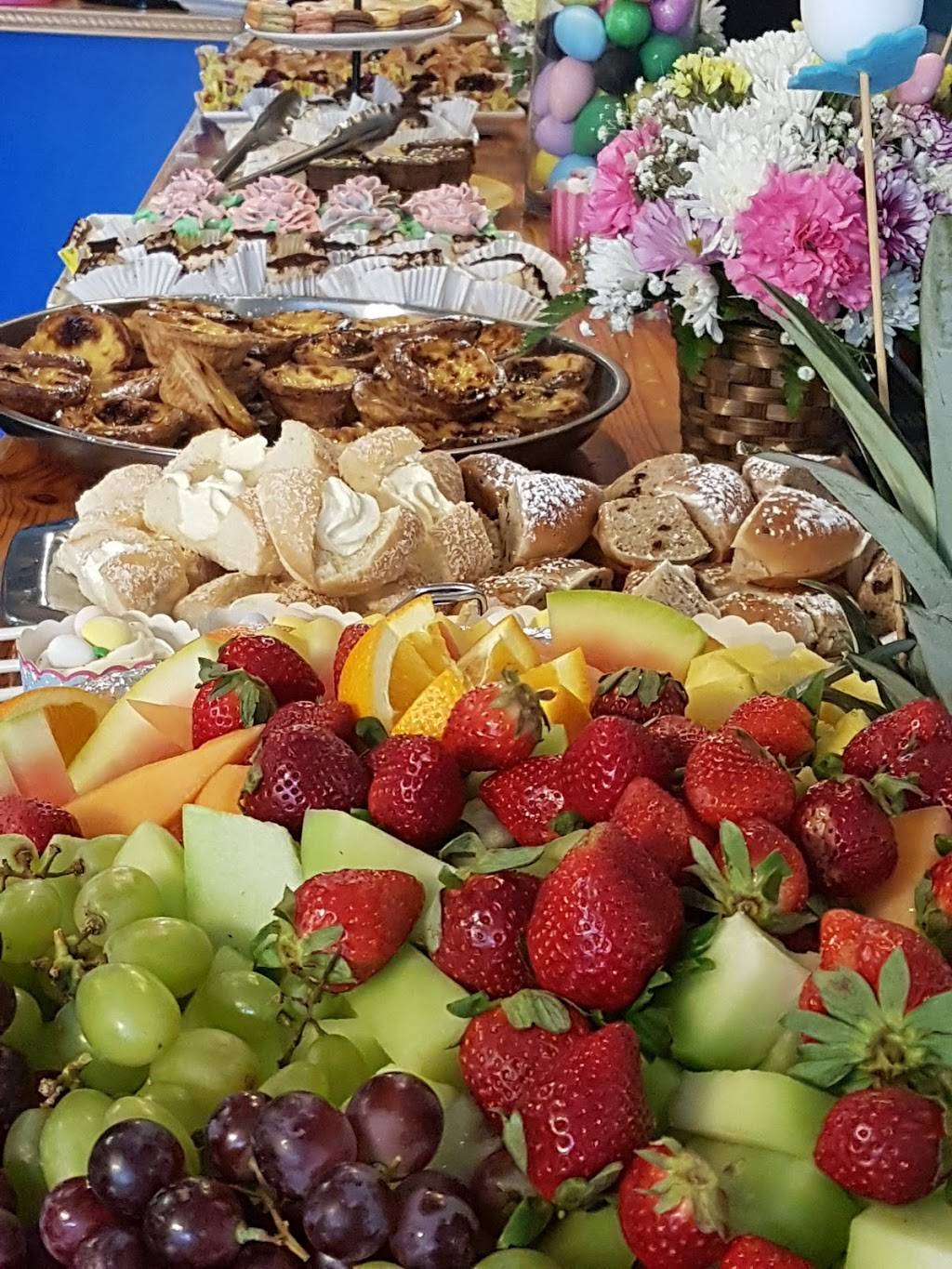 Ettas Greeklish Eatery | restaurant | 5975 Wyandotte St E, Windsor, ON N8S 1M9, Canada | 5199159329 OR +1 519-915-9329