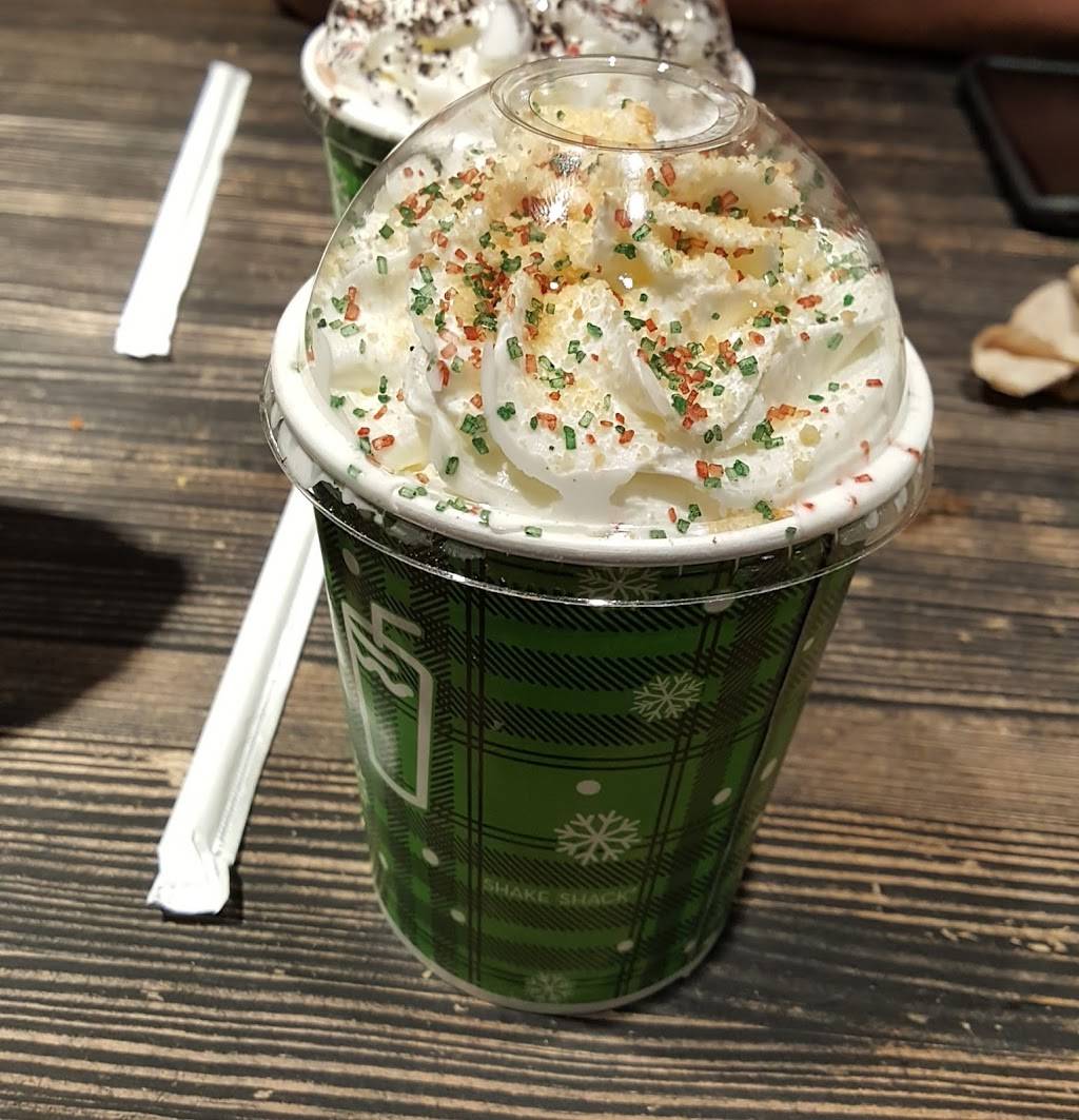 Shake Shack | restaurant | The Plaza at, 7924 Tysons Corner Center, McLean, VA 22102, USA | 5716200383 OR +1 571-620-0383