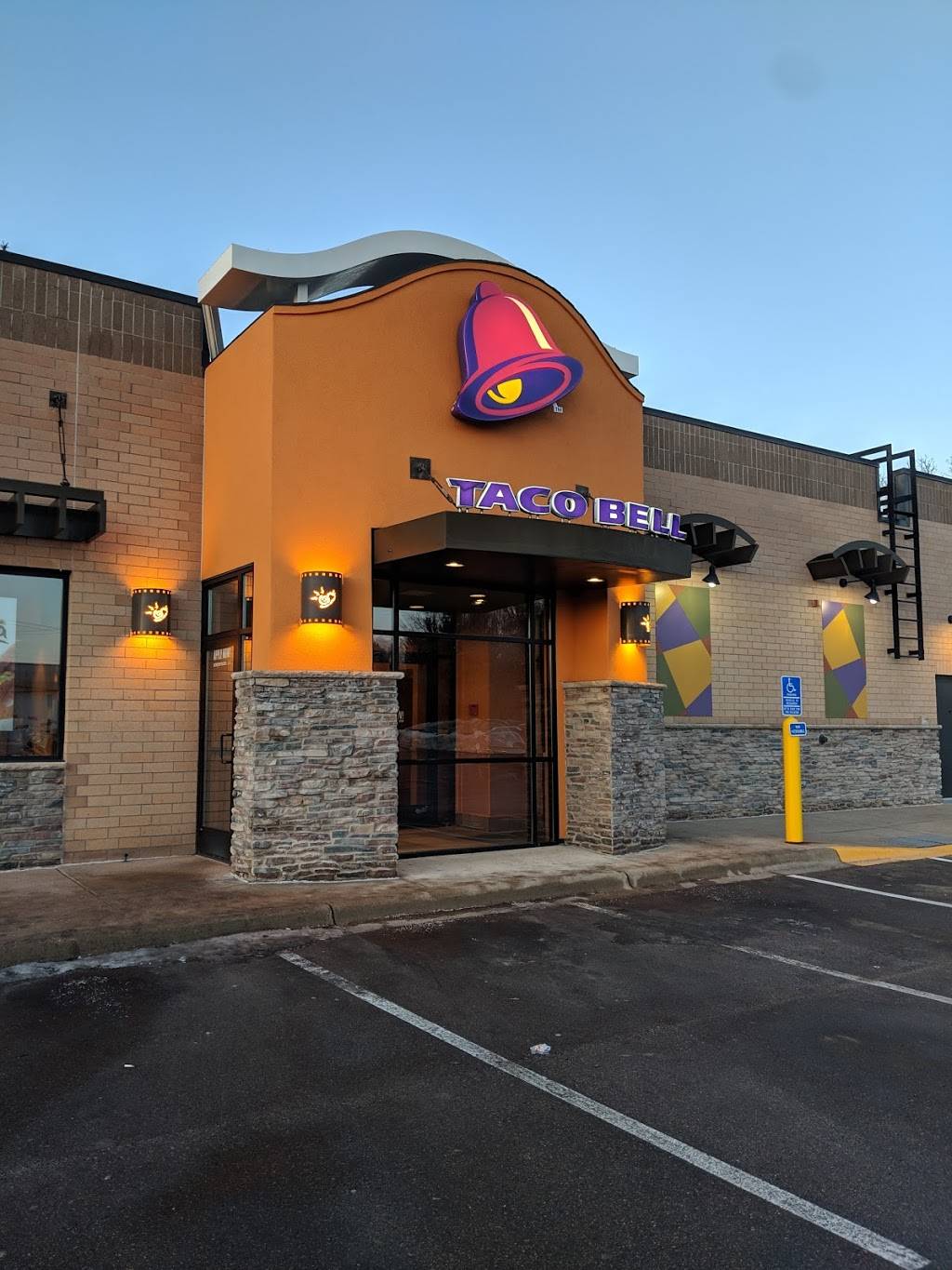 Taco Bell | meal takeaway | 9230 Lyndale Ave S, Bloomington, MN 55420, USA | 9528887133 OR +1 952-888-7133