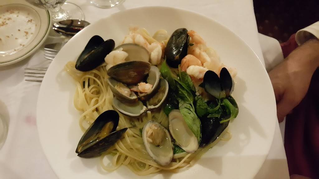 New Corner | restaurant | 7201 8th Ave, Brooklyn, NY 11228, USA | 7188330800 OR +1 718-833-0800