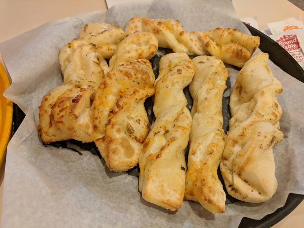 Round Table Pizza | meal delivery | 1024 E Stanley Blvd, Livermore, CA 94550, USA | 9254551345 OR +1 925-455-1345