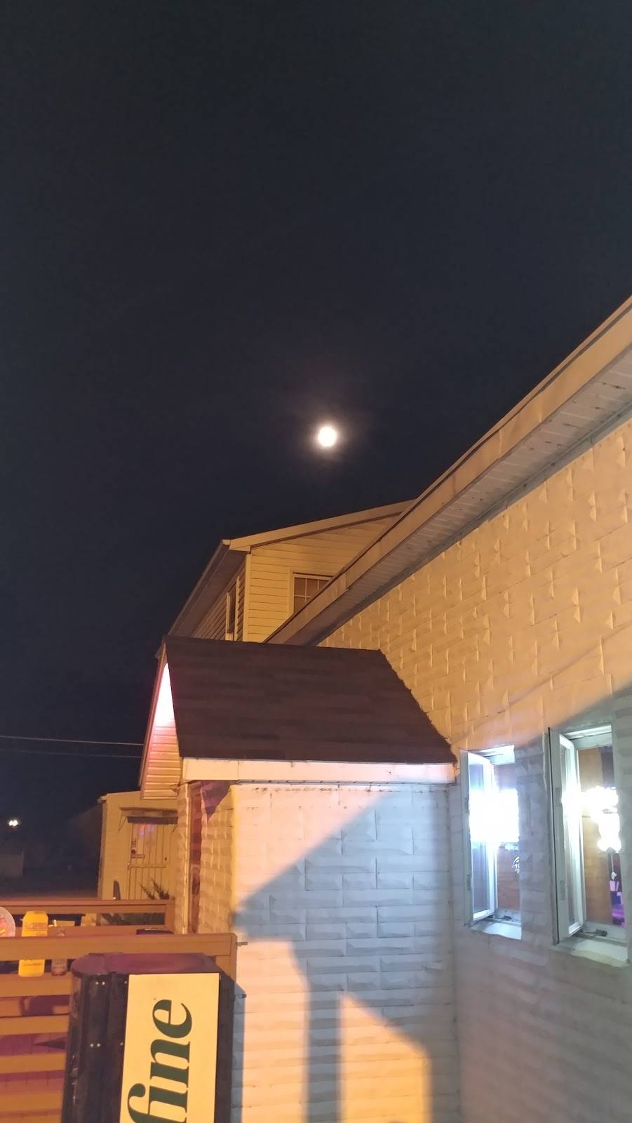 New White Swan | restaurant | 8821 Millers Island Rd, Sparrows Point, MD 21219, USA | 4104775092 OR +1 410-477-5092