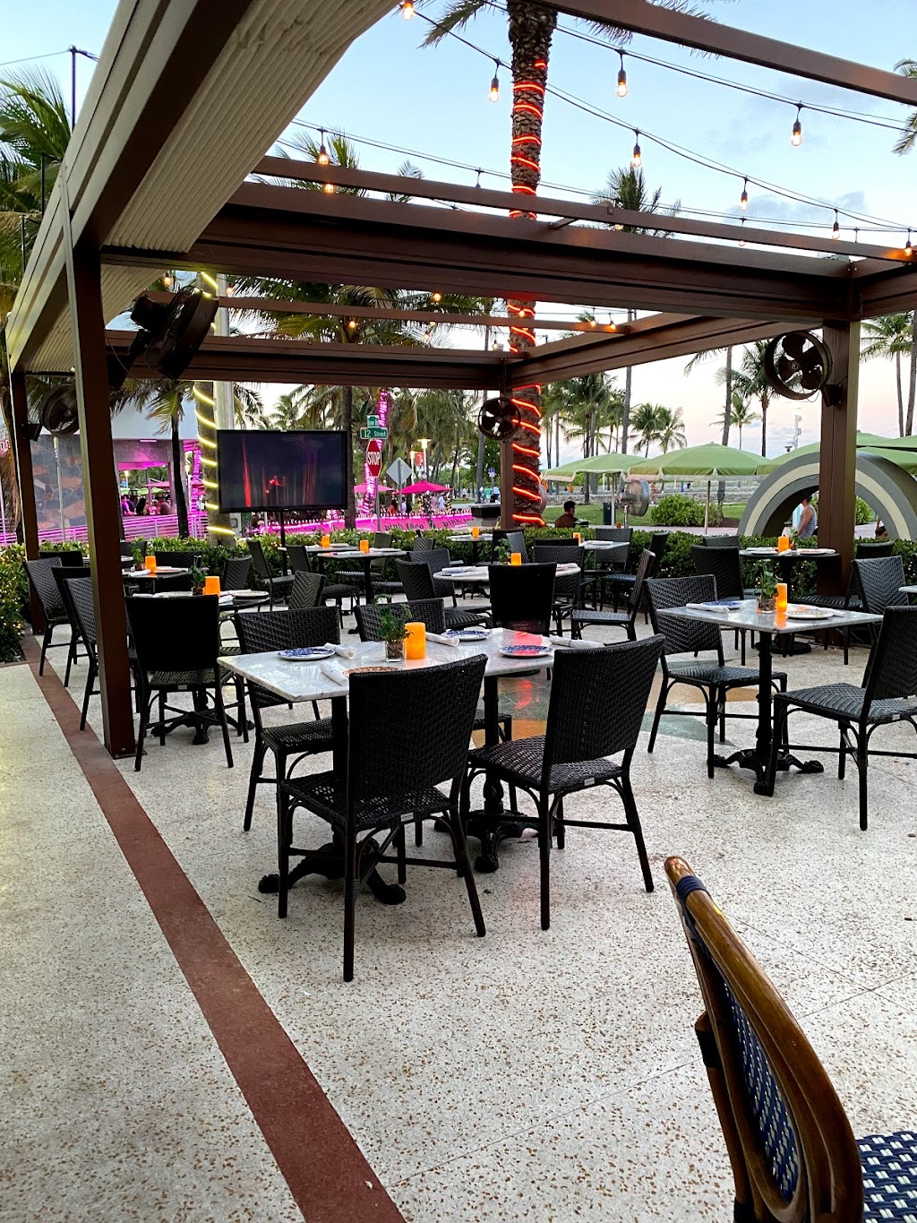 Cafe Americano Ocean Drive | restaurant | 1144 Ocean Dr, Miami Beach, FL 33139, USA | 7867303549 OR +1 786-730-3549