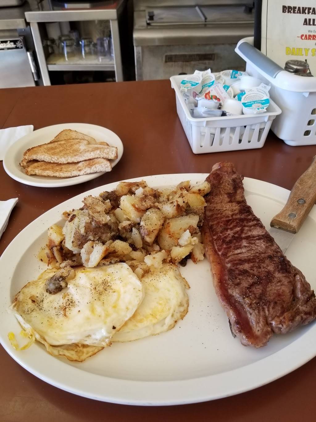 Lunch Box Diner | restaurant | 6928 Indian Head Hwy, Bryans Road, MD 20616, USA | 3012833663 OR +1 301-283-3663