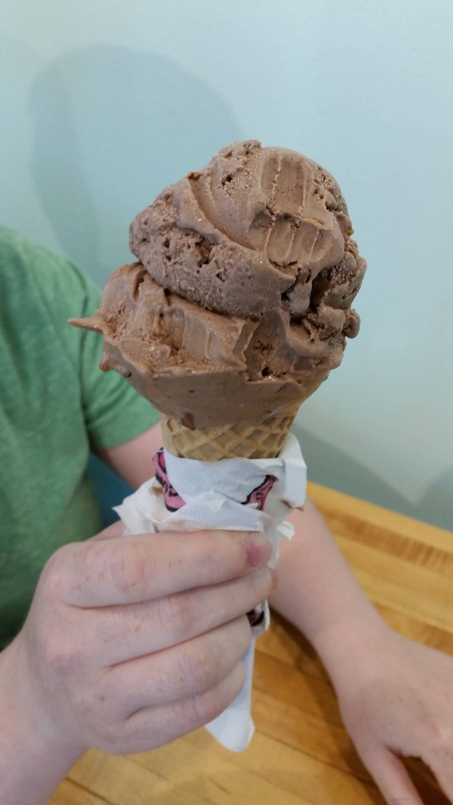 Chocolate Shoppe Ice Cream Co. | restaurant | 1925 Monroe St #120, Madison, WI 53711, USA | 6082306259 OR +1 608-230-6259